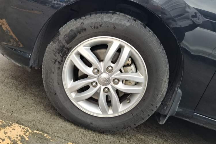 Used Hyundai Celesta 2011 1.6L Manual Luxury Model Left Front Wheel Hub