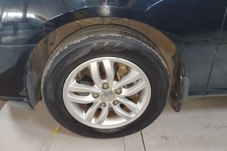 Used Hyundai Celesta 2011 1.6L Manual Comfort Edition Left Front Wheel Hub