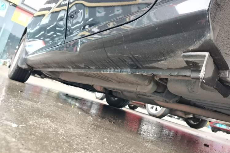 Used Hyundai Celesta 2011 1.6L Manual Luxury Model Left Side Sill