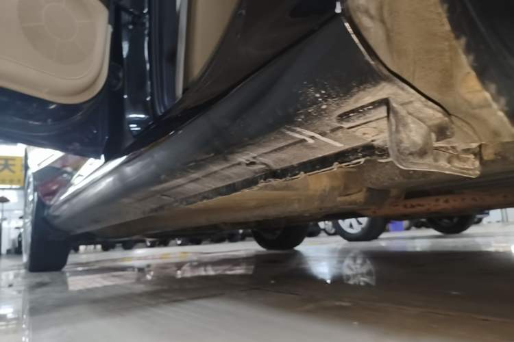 Used Hyundai Celesta 2011 1.6L Manual Comfort Edition Left Side Sill