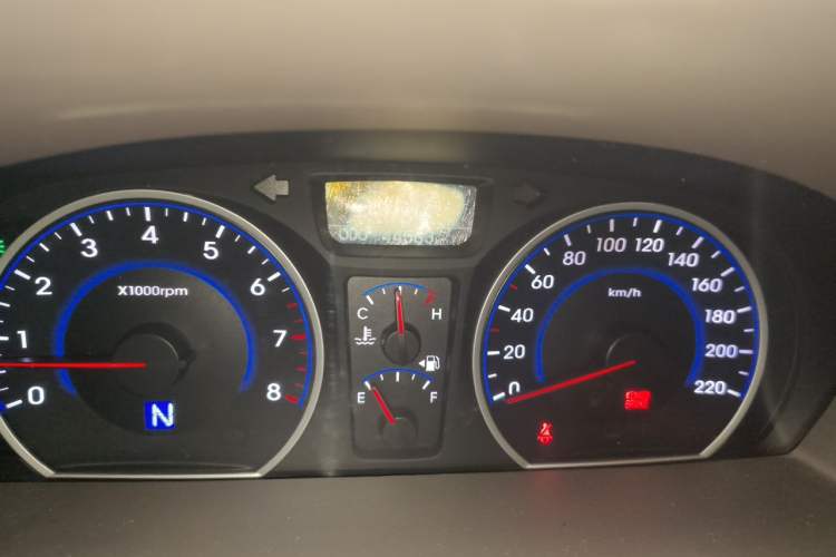 Used Hyundai Celesta 2011 1.6L Automatic Comfort Edition Odometer Close Up