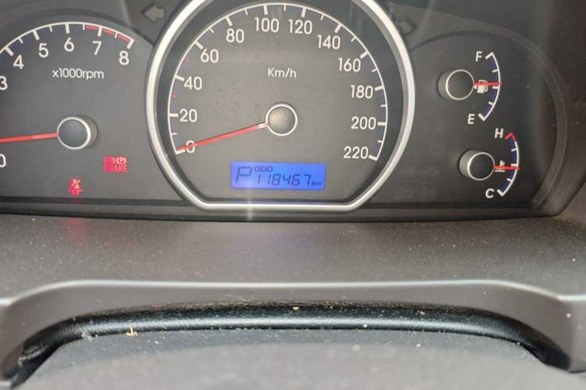 Used Hyundai Celesta 2011 1.6L Automatic Comfort Edition Odometer Close Up
