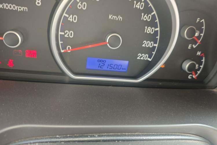 Used Hyundai Celesta 2011 1.6L Manual Comfort Edition Odometer Close Up