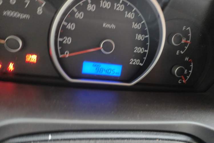 Used Hyundai Celesta 2011 1.6L Manual Comfort Edition Odometer Close Up