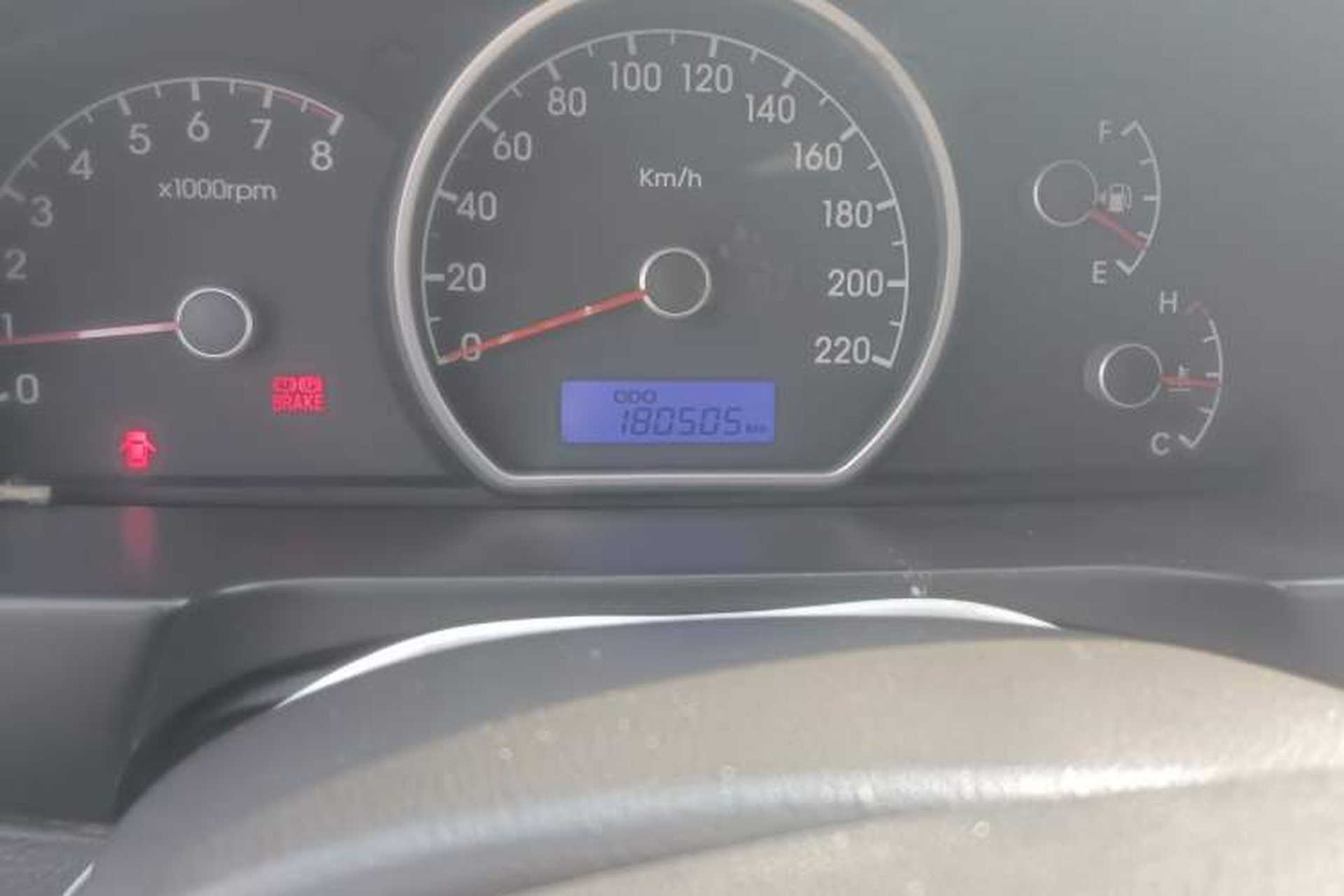 Used Hyundai Celesta 2011 1.6L Manual Comfort Edition Odometer Close Up