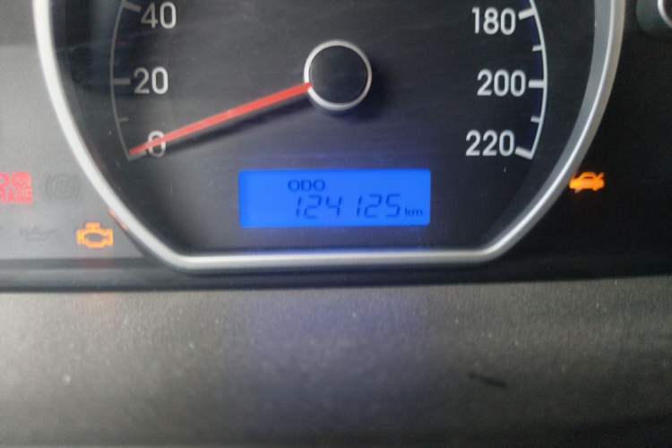 Used Hyundai Celesta 2011 1.6L Manual Comfort Edition Odometer Close Up