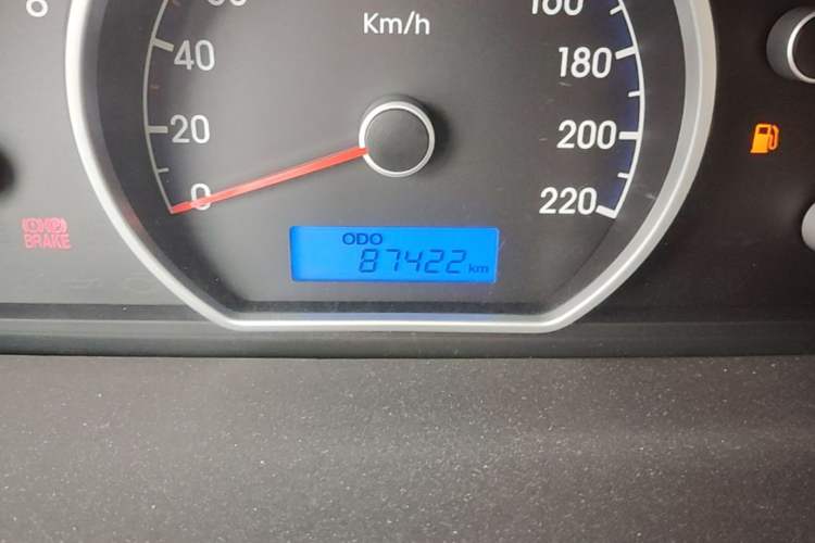 Used Hyundai Celesta 2011 1.6L Manual Comfort Edition Odometer Close Up