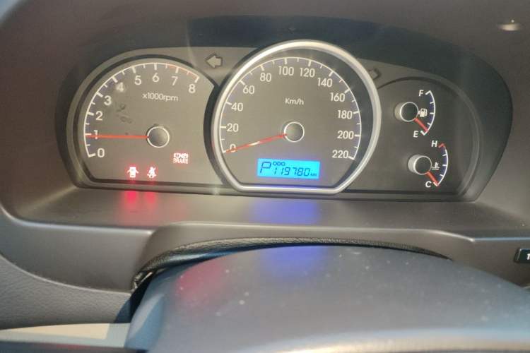Used Hyundai Celesta 2011 1.6L Automatic Comfort Edition Odometer Close Up