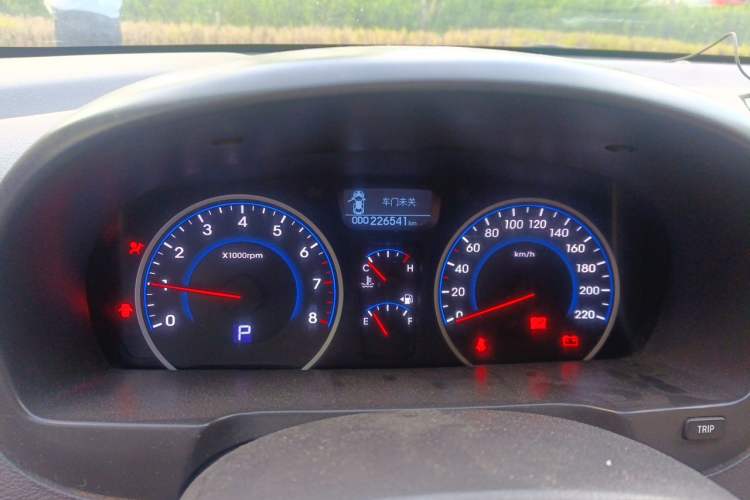 Used Hyundai Celesta 2011 1.6L Automatic Luxury Version Odometer Close Up