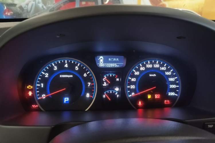 Used Hyundai Celesta 2011 1.6L Automatic Luxury Version Odometer Close Up