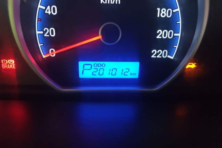Used Hyundai Celesta 2011 1.6L Automatic Comfort Edition Odometer Close Up