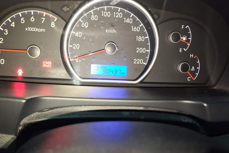 Used Hyundai Celesta 2011 1.6L Automatic Comfort Edition Odometer Close Up