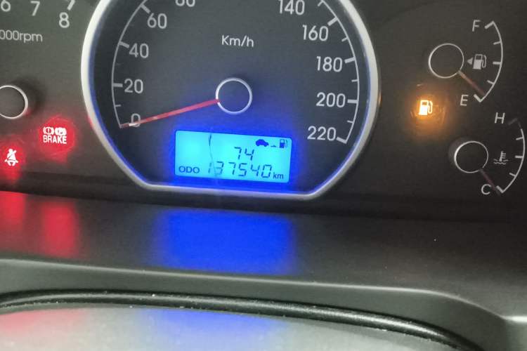 Used Hyundai Celesta 2011 1.6L Manual Luxury Model Odometer Close Up
