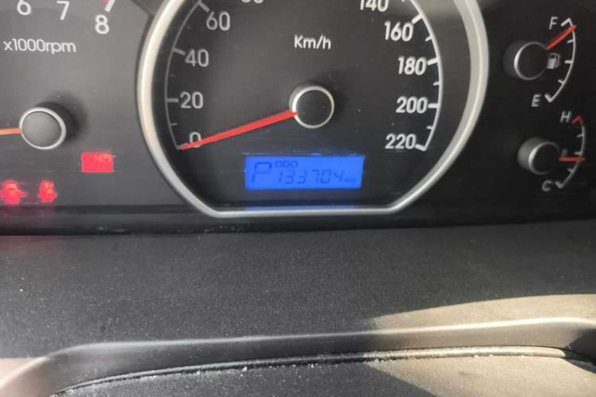 Used Hyundai Celesta 2011 1.6L Automatic Comfort Edition Odometer Close Up