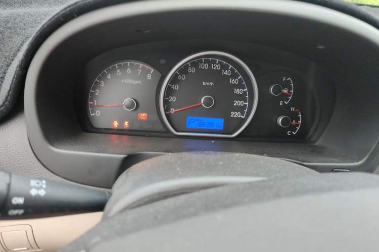 Used Hyundai Celesta 2011 1.6L Automatic Comfort Edition Odometer Close Up