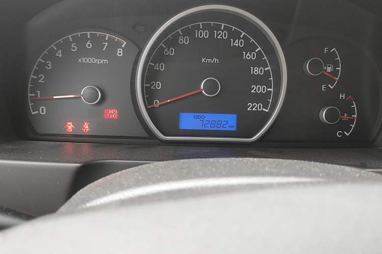 Used Hyundai Celesta 2011 1.6L Manual Comfort Edition Odometer Close Up