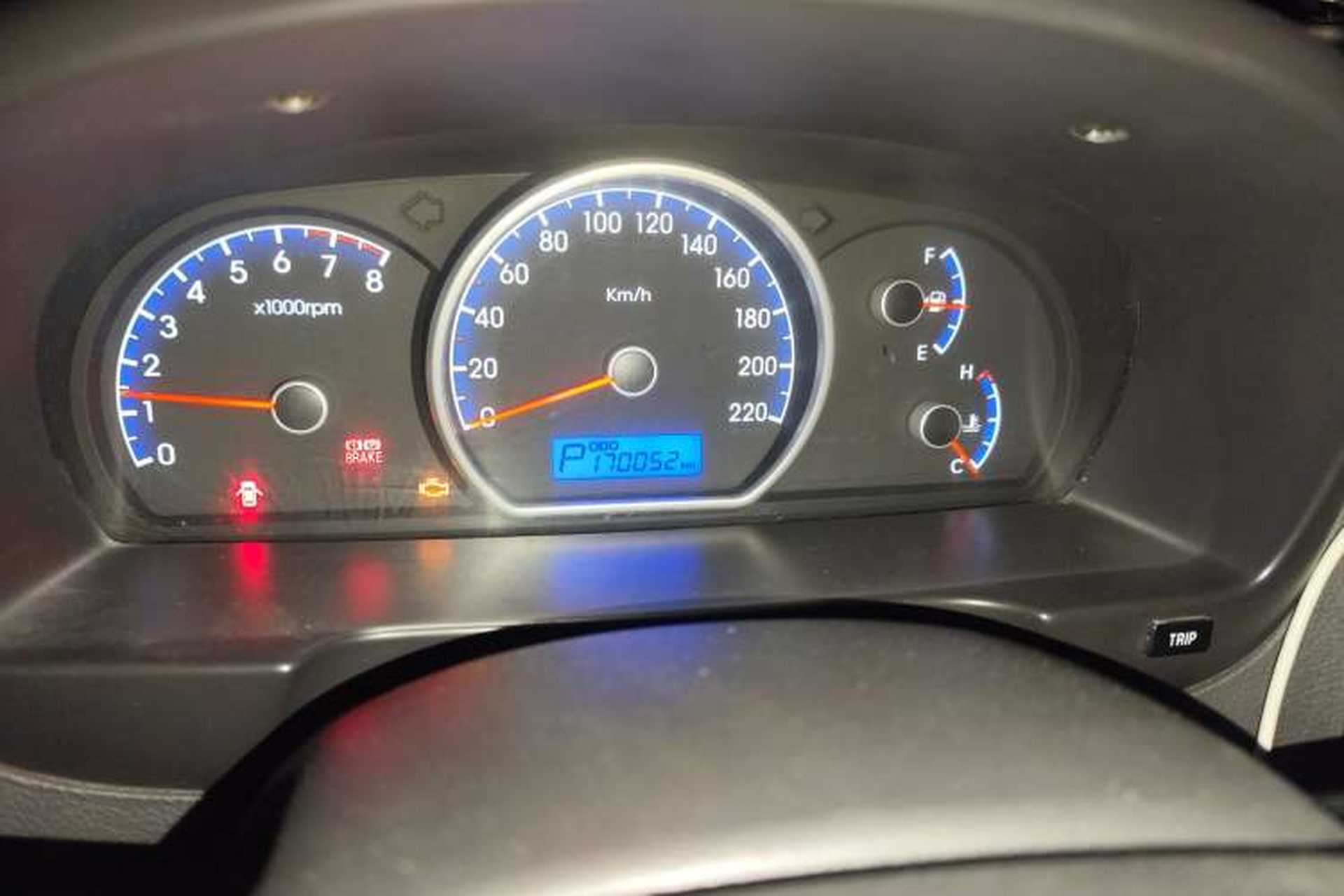 Used Hyundai Celesta 2011 1.6L Automatic Comfort Edition Odometer Close Up