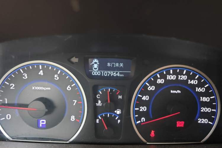 Used Hyundai Celesta 2011 1.6L Automatic Luxury Version Odometer Close Up