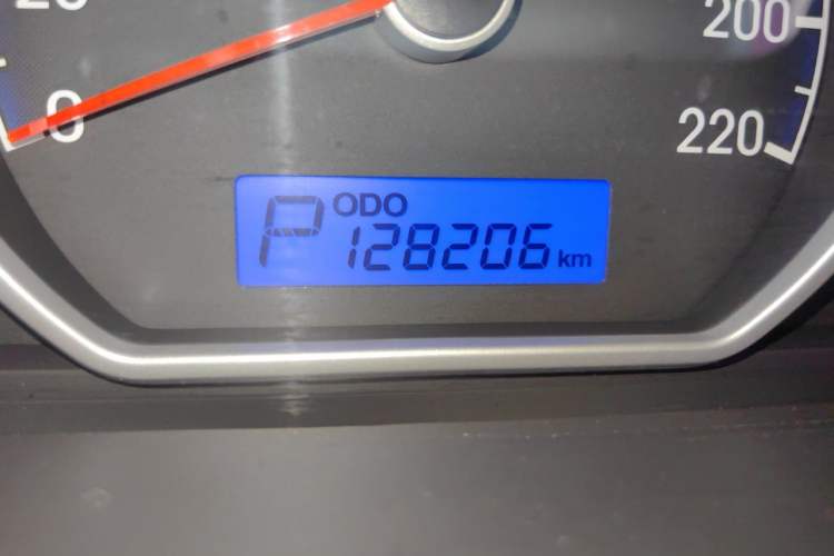 Used Hyundai Celesta 2011 1.6L Automatic Comfort Edition Odometer Close Up