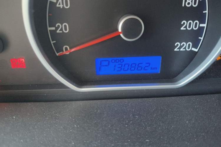 Used Hyundai Celesta 2011 1.6L Automatic Comfort Edition Odometer Close Up