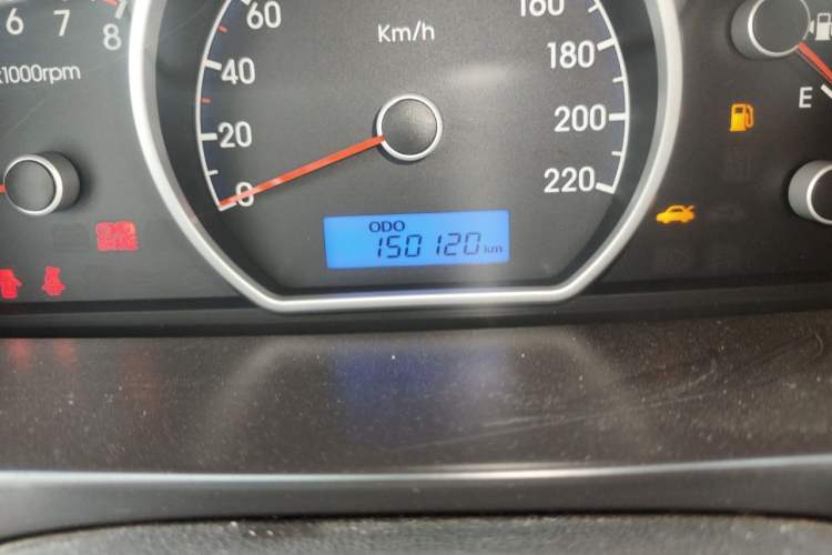 Used Hyundai Celesta 2011 1.6L Manual Comfort Edition Odometer Close Up
