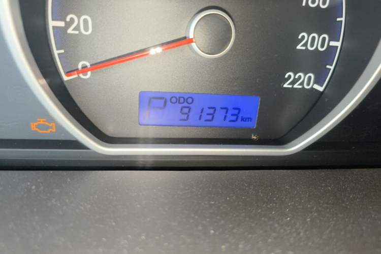 Used Hyundai Celesta 2011 1.6L Automatic Comfort Edition Odometer Close Up