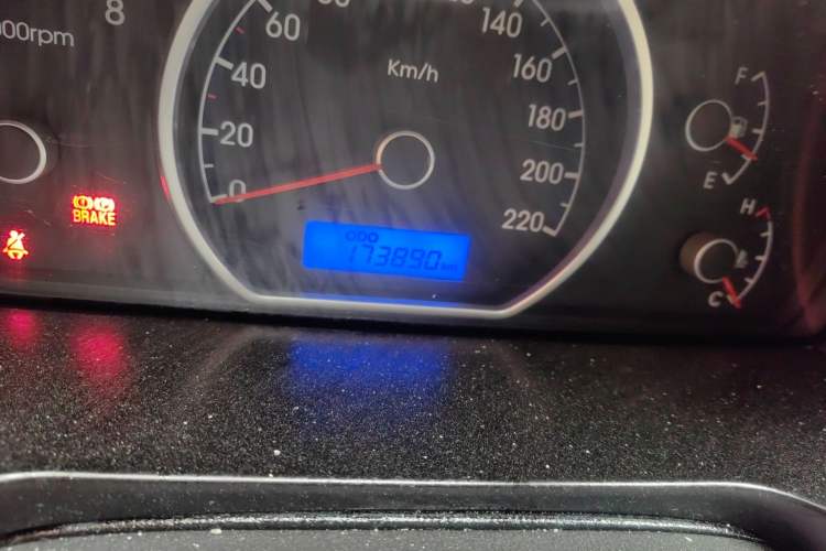 Used Hyundai Celesta 2011 1.6L Manual Comfort Edition Odometer Close Up