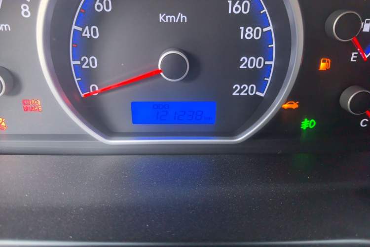 Used Hyundai Celesta 2011 1.6L Manual Comfort Edition Odometer Close Up