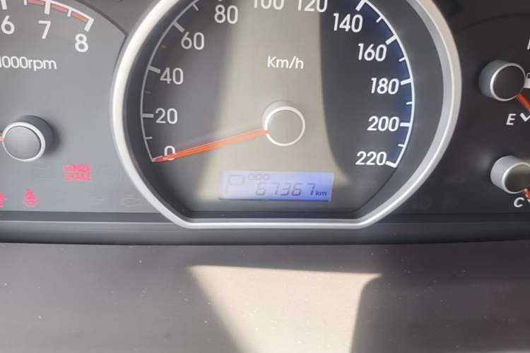 Used Hyundai Celesta 2011 1.6L Automatic Comfort Edition Odometer Close Up
