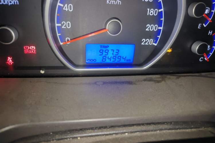 Used Hyundai Celesta 2011 1.6L Manual Luxury Model Odometer Close Up