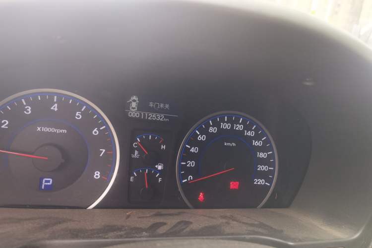 Used Hyundai Celesta 2011 1.6L Automatic Top-Tier Version Odometer Close Up