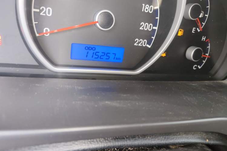 Used Hyundai Celesta 2011 1.6L Manual Comfort Edition Odometer Close Up