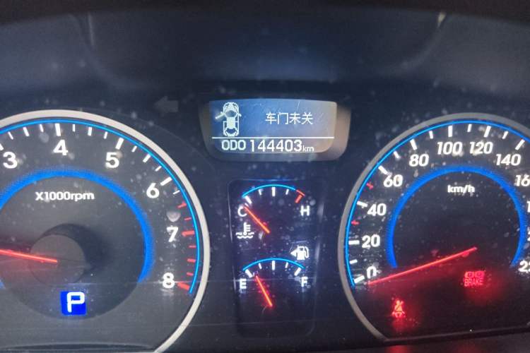 Used Hyundai Celesta 2011 1.6L Automatic Luxury Version Odometer Close Up