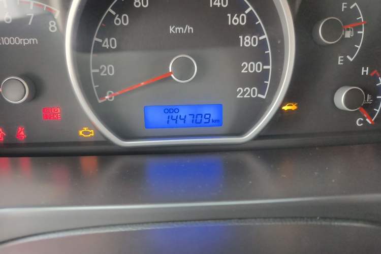Used Hyundai Celesta 2011 1.6L Manual Comfort Edition Odometer Close Up