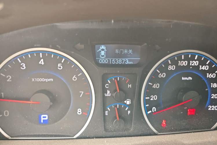 Used Hyundai Celesta 2011 1.6L Automatic Luxury Version Odometer Close Up