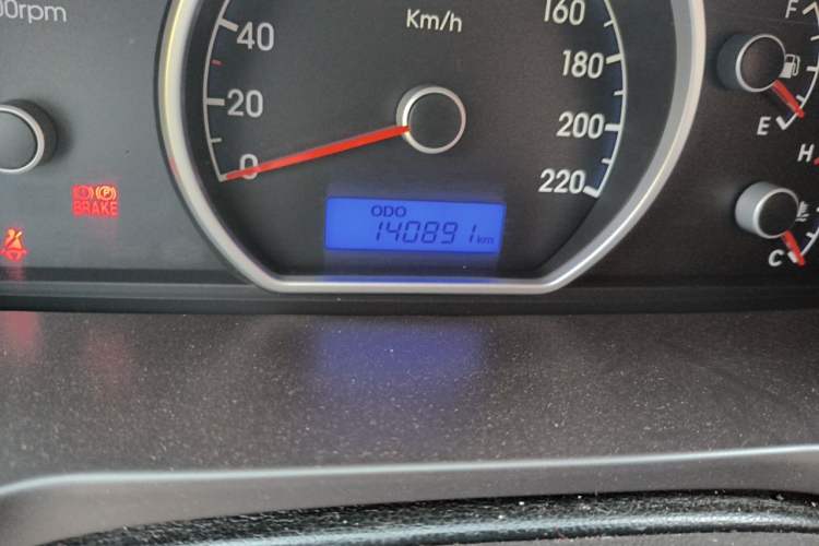 Used Hyundai Celesta 2011 1.6L Manual Comfort Edition Odometer Close Up