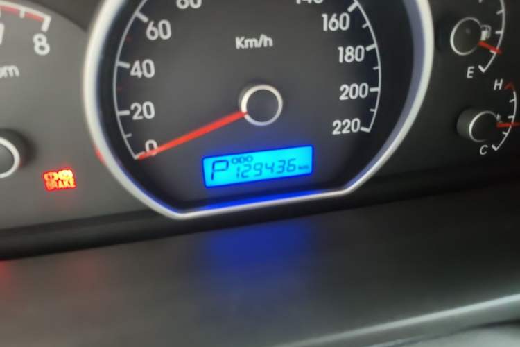 Used Hyundai Celesta 2011 1.6L Automatic Comfort Edition Odometer Close Up