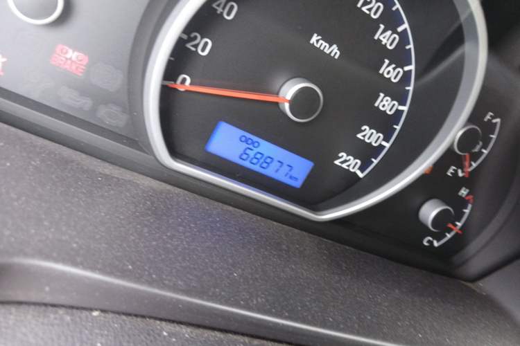 Used Hyundai Celesta 2011 1.6L Manual Comfort Edition Odometer Close Up
