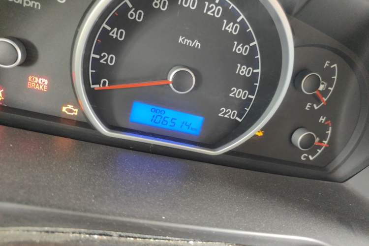 Used Hyundai Celesta 2011 1.6L Manual Comfort Edition Odometer Close Up