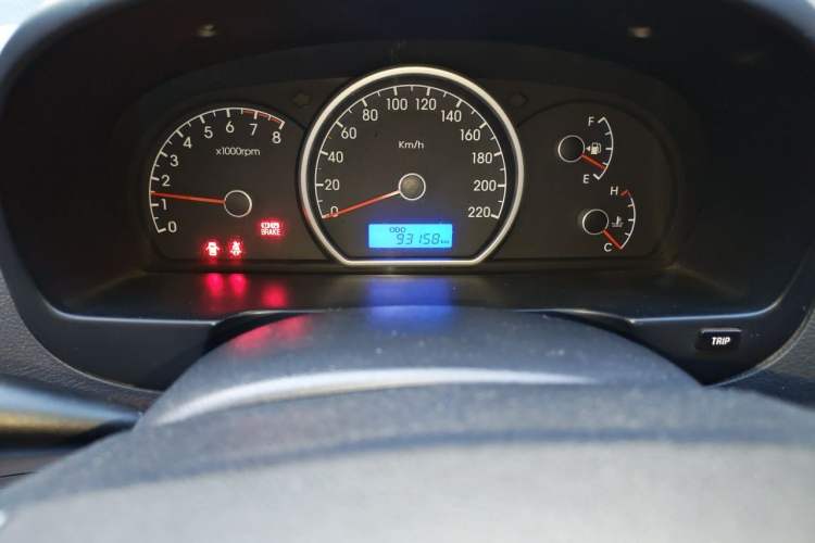 Used Hyundai Celesta 2011 1.6L Manual Comfort Edition Odometer Close Up