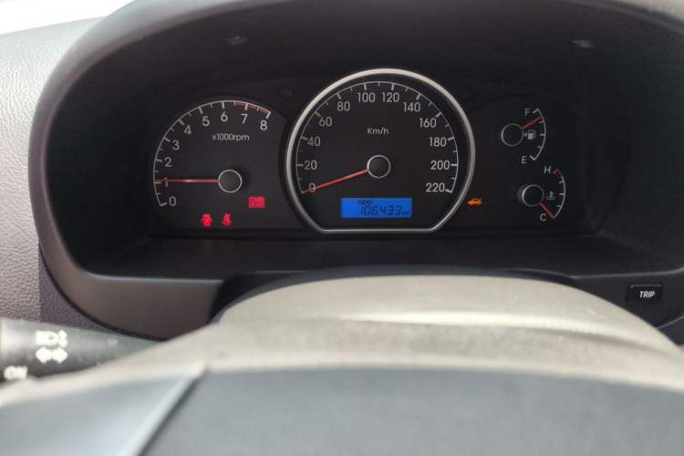 Used Hyundai Celesta 2011 1.6L Manual Comfort Edition Odometer Close Up