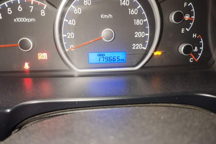 Used Hyundai Celesta 2011 1.6L Manual Comfort Edition Odometer Close Up