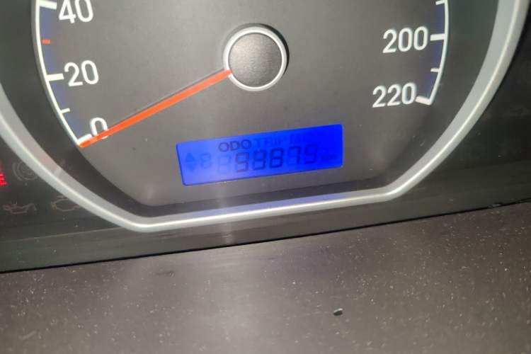 Used Hyundai Celesta 2011 1.6L Manual Comfort Edition Odometer Close Up