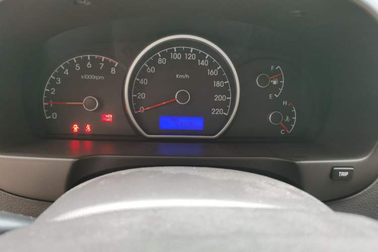 Used Hyundai Celesta 2011 1.6L Manual Comfort Edition Odometer Close Up