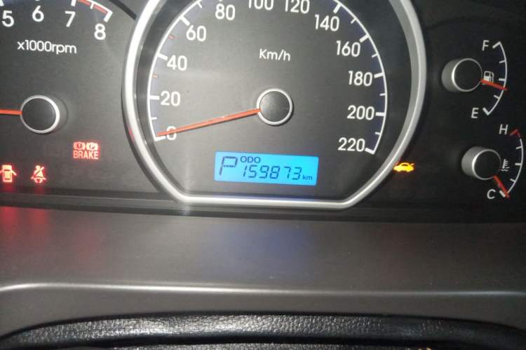 Used Hyundai Celesta 2011 1.6L Automatic Comfort Edition Odometer Close Up