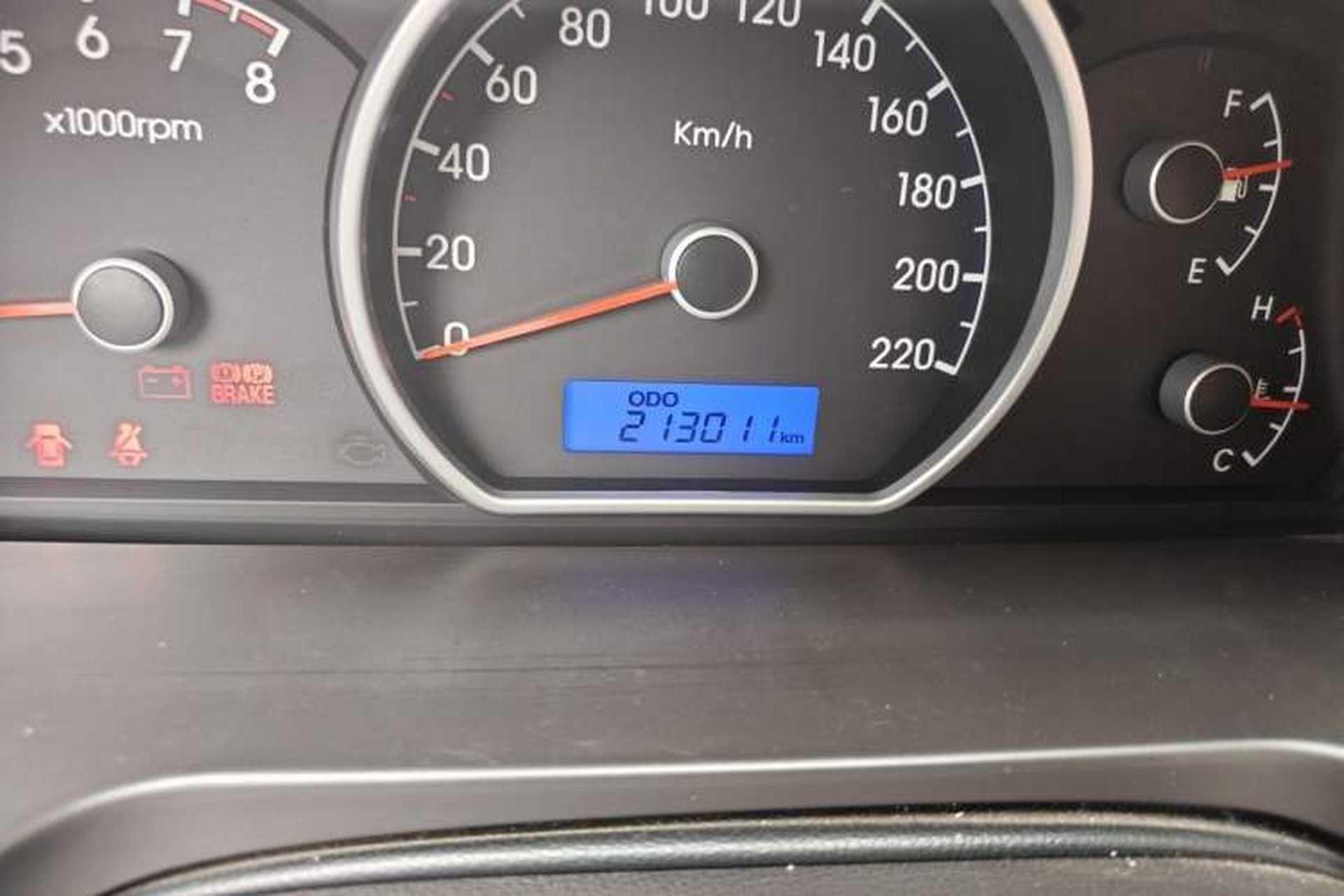 Used Hyundai Celesta 2011 1.6L Manual Comfort Edition Odometer Close Up