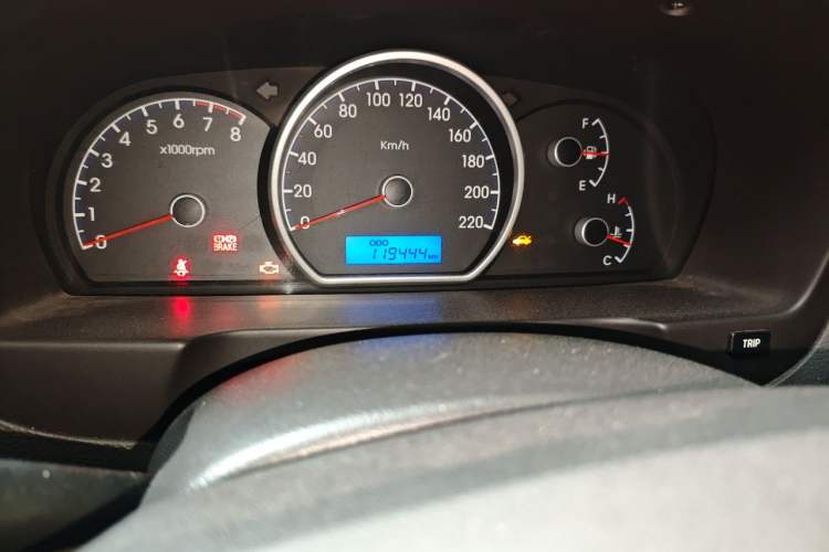 Used Hyundai Celesta 2011 1.6L Manual Comfort Edition Odometer Close Up