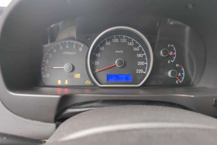 Used Hyundai Celesta 2011 1.6L Automatic Comfort Edition Odometer Close Up