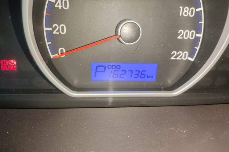 Used Hyundai Celesta 2011 1.6L Automatic Comfort Edition Odometer Close Up