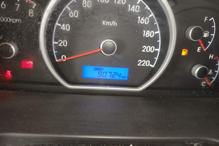 Used Hyundai Celesta 2011 1.6L Manual Comfort Edition Odometer Close Up